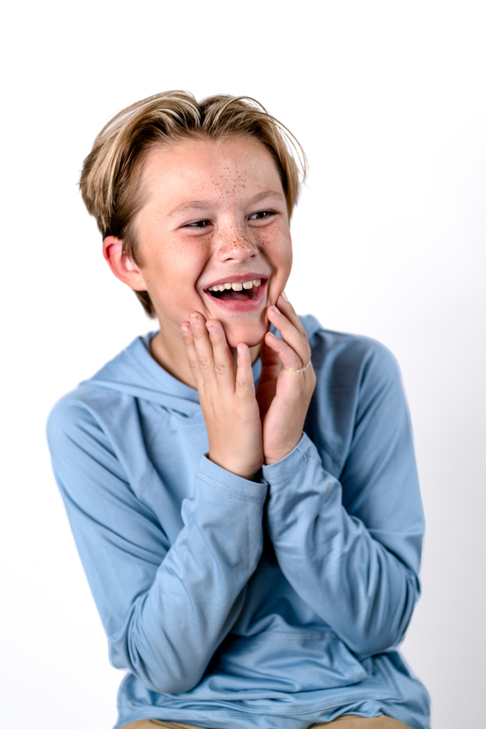 700