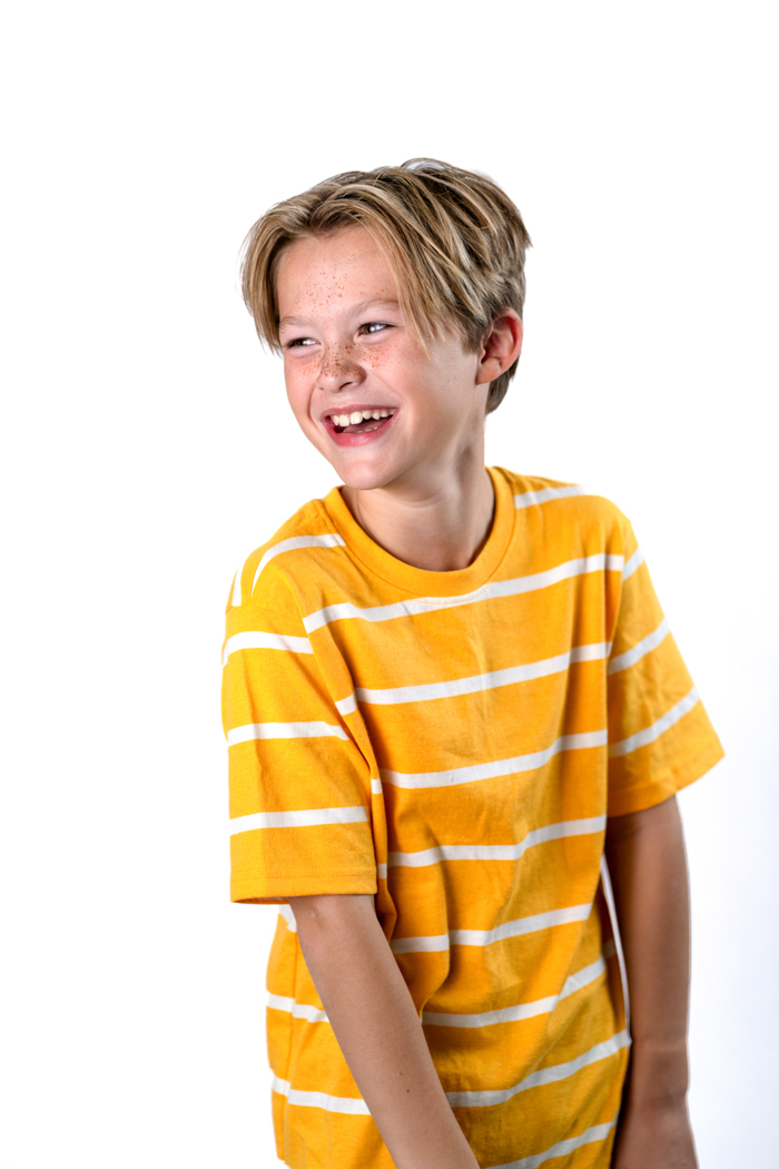 700